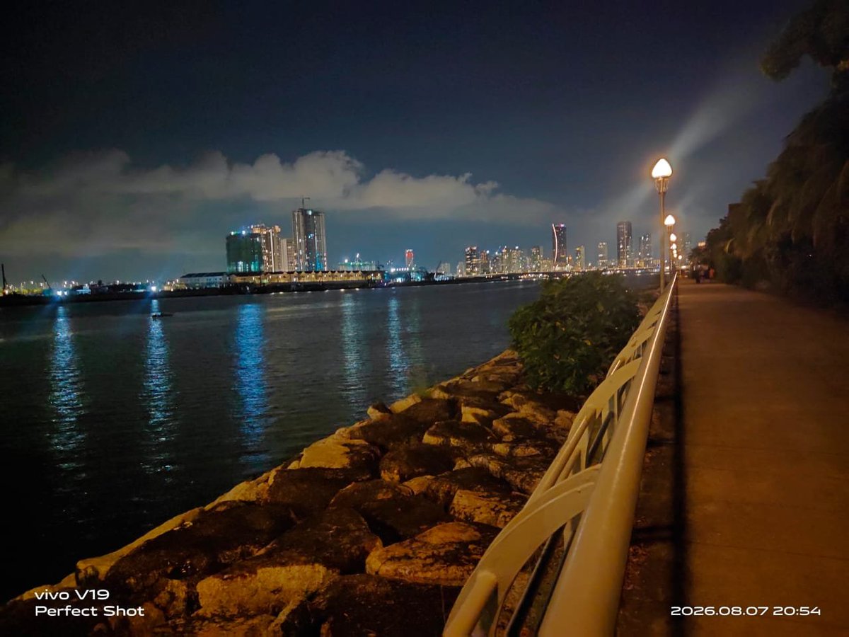 ProsperUbani1's tweet photo. It a beautiful and peaceful night https://t.co/rXO0D2TYxR