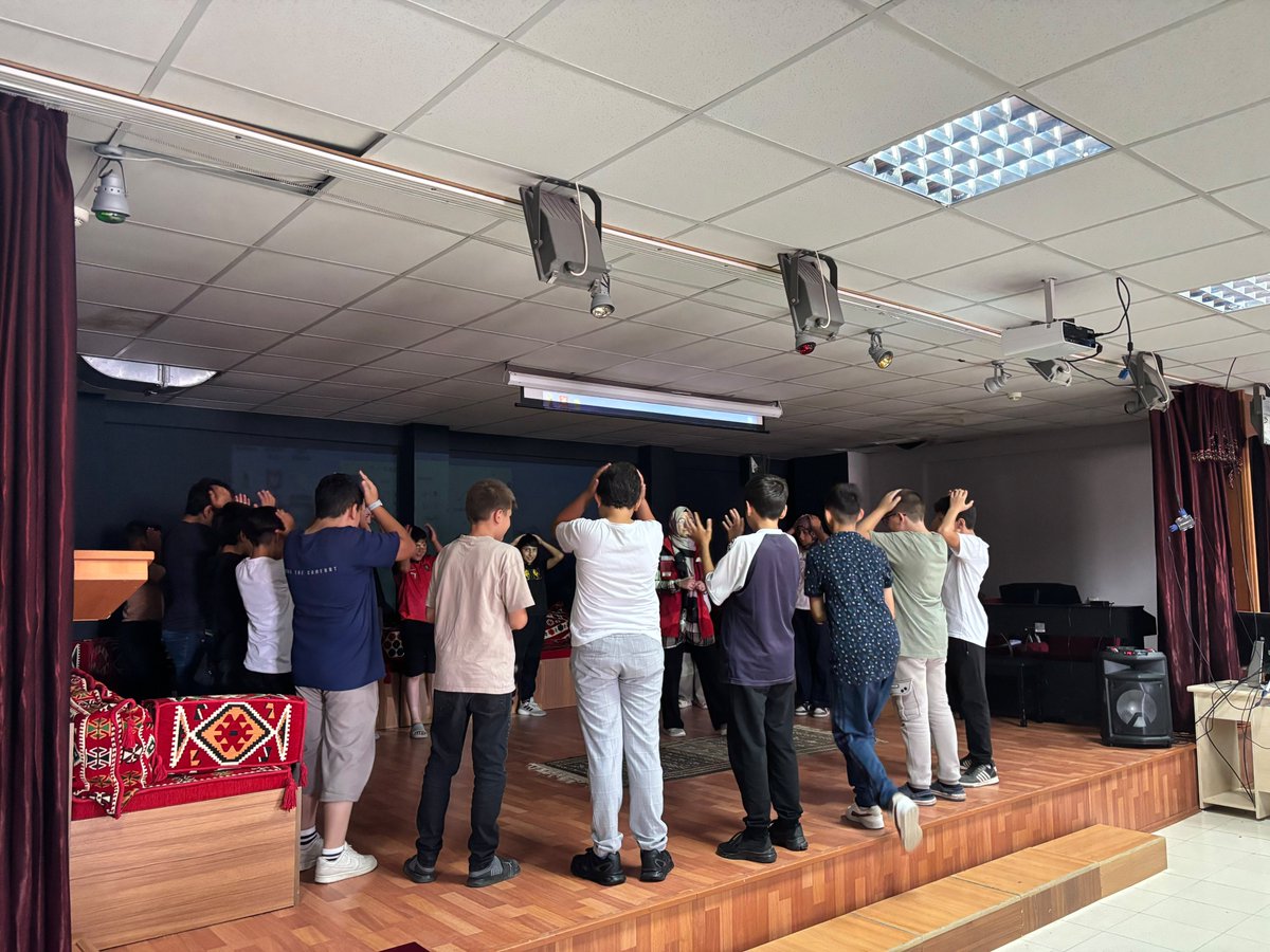 GSBKelkitGM's tweet photo. 📱💬 Bilinçli Kullanım, Güçlü İletişim!
Gençlik merkezimizde eğitim gören Yaz Kur’an Kursu öğrencilerine yönelik, Kelkit Sosyal Hizmet Merkezi Müdürlüğü tarafından Aile ve Toplum Temelli Sosyal Destek Modeli kapsamında farkındalık eğitimi gerçekleştirildi.
#kişiselgelişim https://t.co/YeAHytWj7r