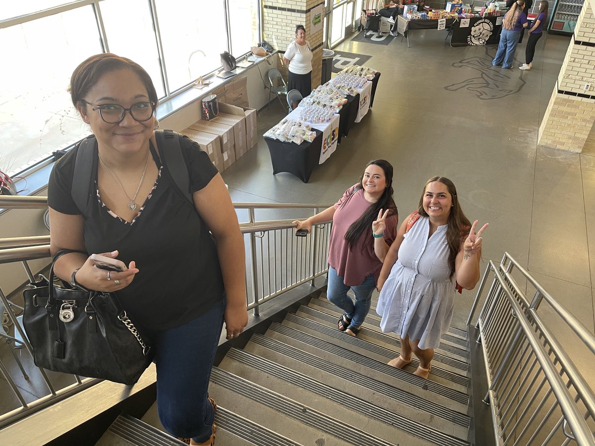 EctorCountyISD's tweet photo. Teacher University is a two-day training featuring more than 400 learning sessions  for our nearly 1,900 teachers. It’s an amazing undertaking that helps us all align our work for the start of a new year. Well done to our Academics &amp; Accountability team and @EcisdTalented. https://t.co/h1L7kgel2X