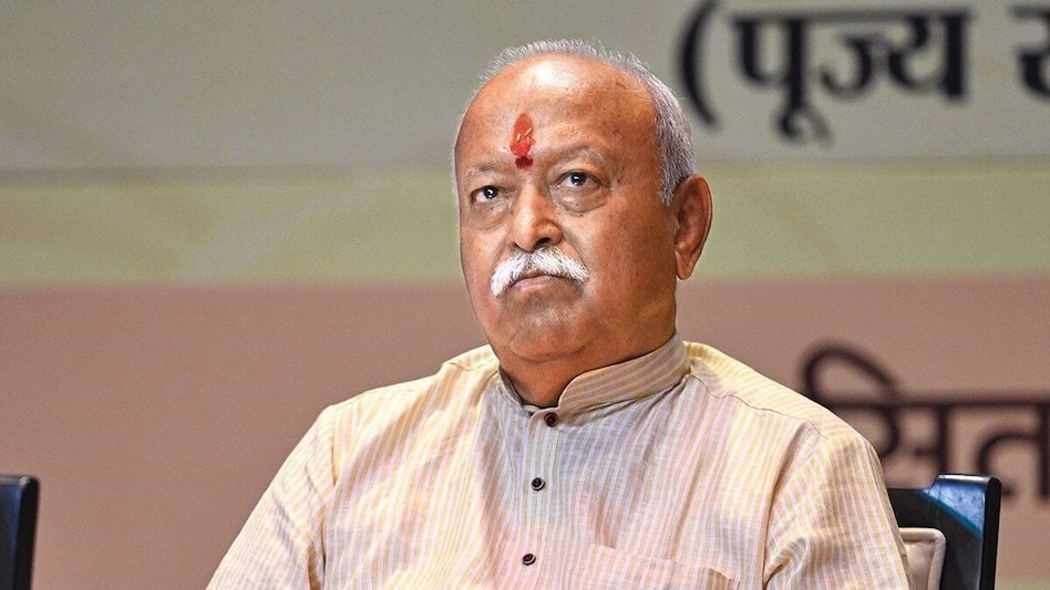 priyanshu__63's tweet photo. आरक्षण के मुद्दे को लेकर @BhimArmyChief व नगीना सांसद चन्द्रशेखर आजाद और RSS के राष्ट्रीय संयोजक मोहन भागवत आमने-सामने 🚨

हाल ही में एक कार्यक्रम के दौरान मोहन भागवत ने कहा कि SC, ST, OBC वर्ग के जो लोग आरक्षण का लाभ ले चुके हैं उन्हें स्वत: ही आरक्षण छोड़ देना चाहिए

जिसे लेकर चन्द्रशेखर आजाद ने पलटवार करते हुए बोला कि- "यह पता कैसे चलेगा कि कौन कितना लाभ ले चुका है, कौन से समाज ने आर्थिक उन्नति की? इसके लिए मोहन भागवत को सरकार से बोलना चाहिए कि वो जातीय जनगणना कराकर आर्थिक आंकड़े सार्वजनिक करें। दूध का दूध पानी का पानी हो जाएगा"

बहुजनों के मुद्दों व उनके अधिकारों पर हो रहे हमलों की कोशिश के खिलाफ चन्द्रशेखर आजाद सबसे आगे खड़े होकर लड़ाई लड़ रहे हैं...!!