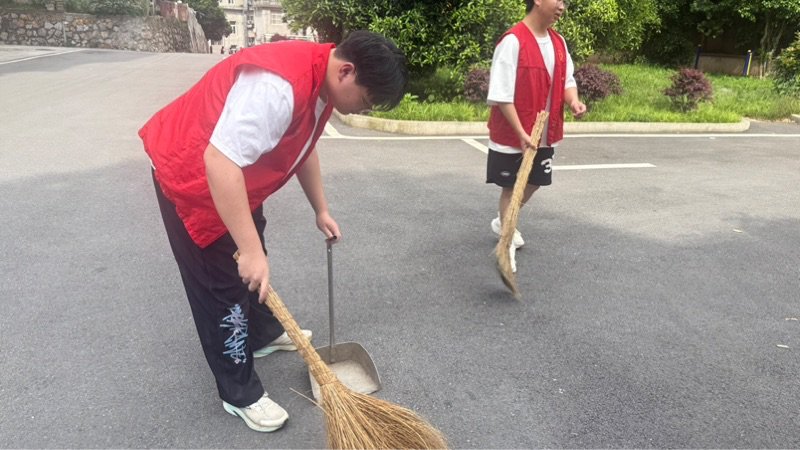 alfazmi's tweet photo. Join our weekend community cleanup this Sat (9am-12pm) at Central Park! Free snacks + reusable gloves provided. Let’s make our neighborhood sparkle together! Sign up via our website now. https://t.co/WFXmwGToTd