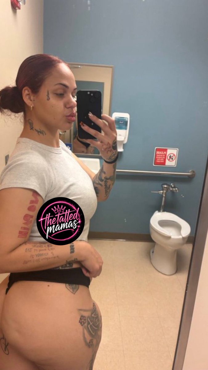 Thetattedmamas's tweet photo. TGIF 💋 https://t.co/nOzhWrfkRo