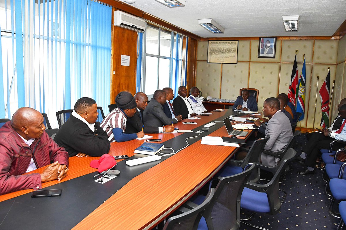 EphantusKim's tweet photo. Today, I had the honour of hosting a delegation of Members of the County Assembly (MCAs) from Kajiado County, led by the Speaker of the County Assembly, for a consultative meeting on accelerating irrigation development and strengthening food security.

Our discussions focused on the progress of irrigation projects across Kajiado County and the strategies required to fast-track ongoing and planned interventions. As an ASAL county, Kajiado has immense potential for agricultural transformation through irrigation, and the Government remains committed to investing in sustainable water infrastructure that will enhance climate resilience, increase agricultural productivity, create jobs, and improve household incomes.

I noted that irrigation projects in Kajiado currently covers approximately 10,280 acres and benefits over 17,190 farmers. 

The leaders presented priority projects from their respective wards, reaffirming the importance of strengthening collaboration between the National Government, County Government, local communities, and development partners to unlock Kajiado's agricultural potential.

Under the leadership of H.E. President @WilliamsRuto , the Government remains steadfast in expanding irrigation as a key pillar of the Bottom-Up Economic Transformation Agenda (BETA). Through strategic investments in irrigation and water infrastructure, we are enhancing food security, building resilience to climate change, and creating sustainable livelihoods for farmers across the country.

Together, we will continue working to ensure that every viable acre is put to productive use for the benefit of our people and the nation's food security.