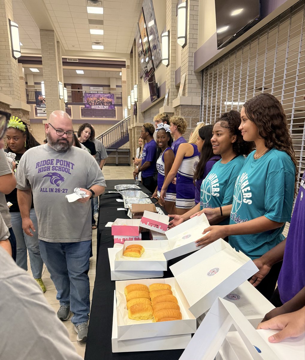 RPHS_GBB's tweet photo. Seniors Serve Staff ‘26 #FBISDConvocation26 #MakeYourMark #ALLIN #NOBEC #Together https://t.co/58TzJphW4H