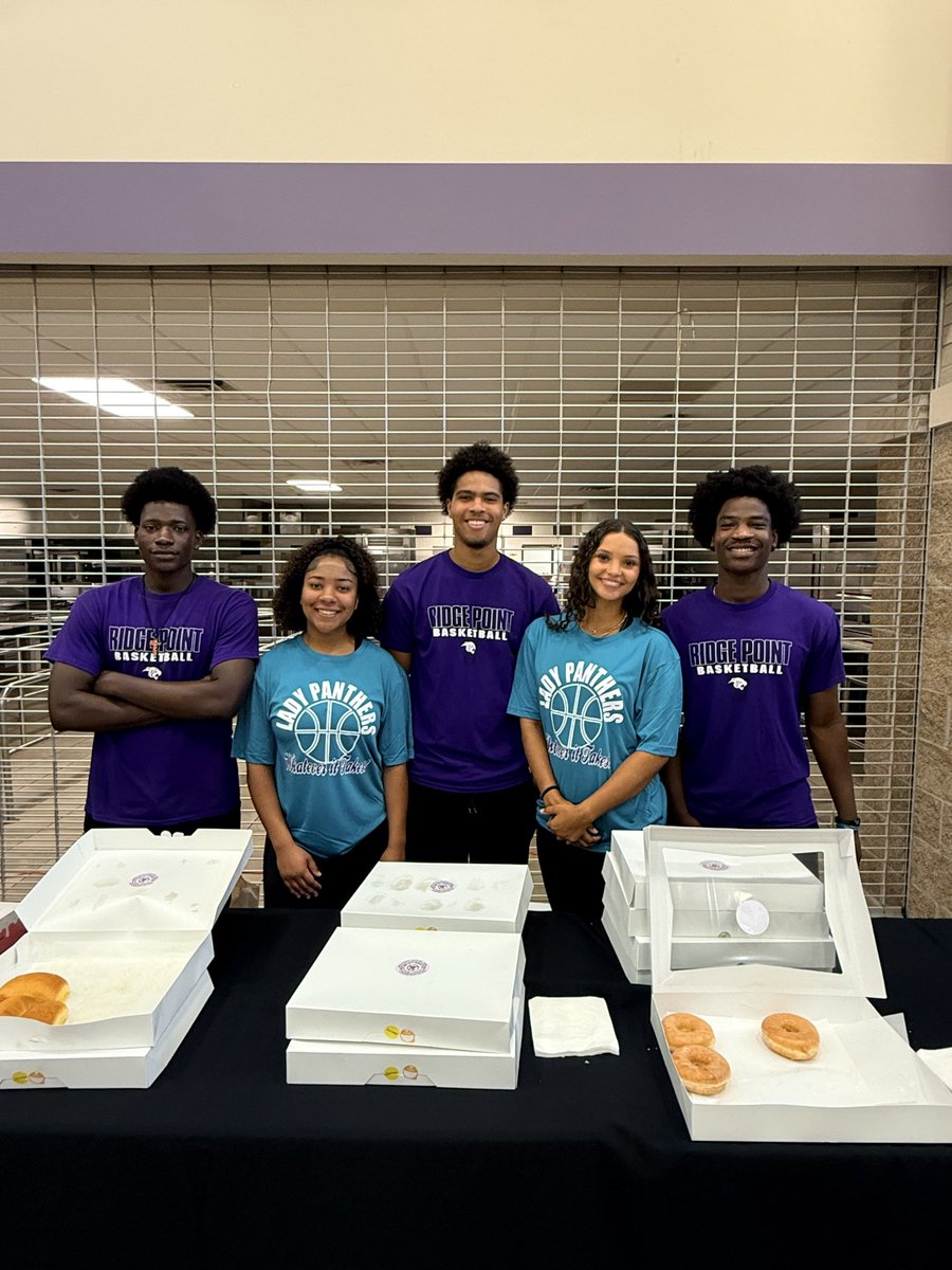 RPHS_GBB's tweet photo. Seniors Serve Staff ‘26 #FBISDConvocation26 #MakeYourMark #ALLIN #NOBEC #Together https://t.co/58TzJphW4H