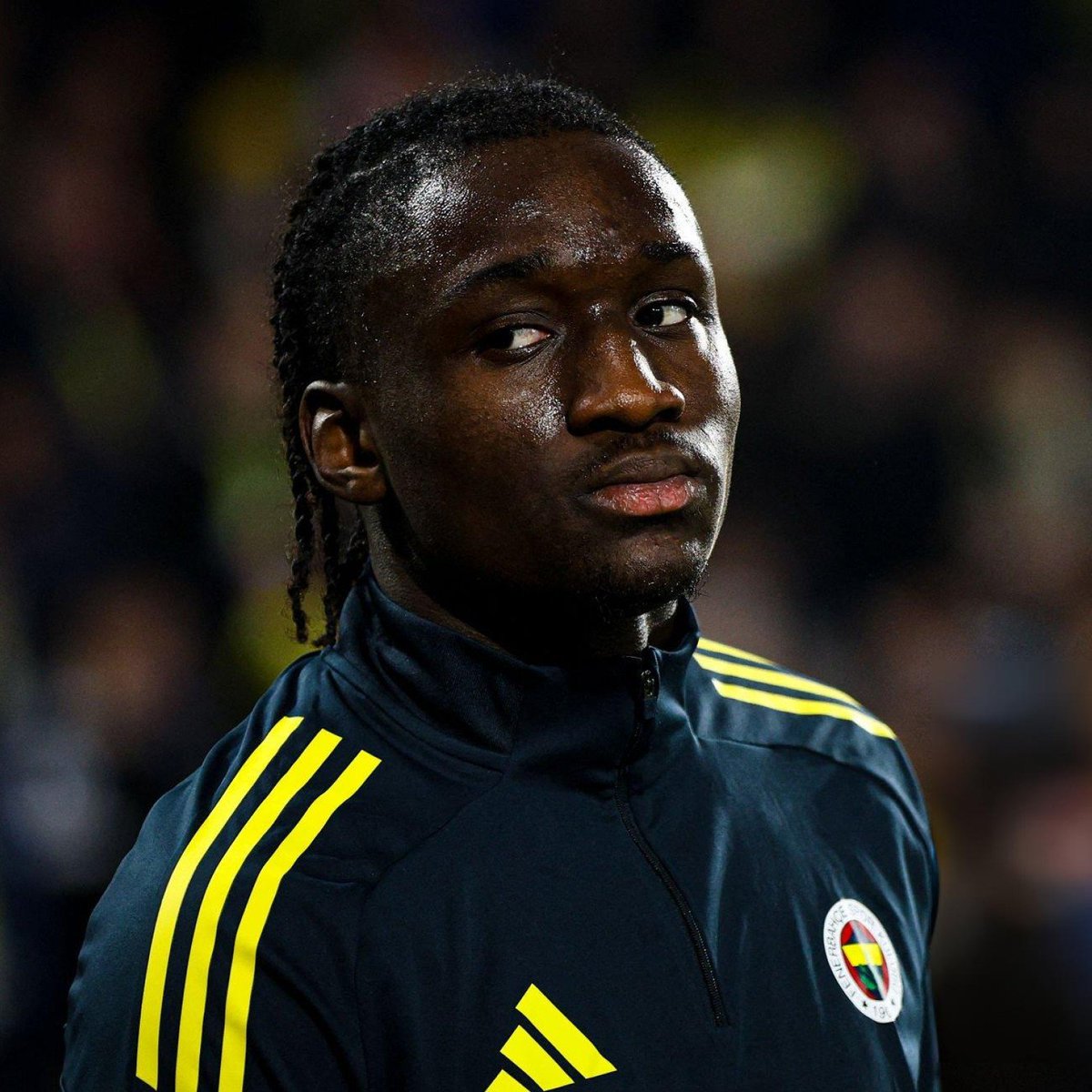 TekYolFener's tweet photo. Yağız Sabuncuoğlu: "Frankfurt geçen sene Sidiki Cherif'i istedi, resmi teklif de yaptılar, 17 küsür milyon euro. Sidiki gitmedi çünkü burada kazanacağının üçte birini kazanacaktı orada.

Mesela "Sidiki gelse 70'e, 80'e satarım" diyormuş Frankfurt.

Sidiki'ye acayip teklifler var ve gitme ihtimali yüksek.."