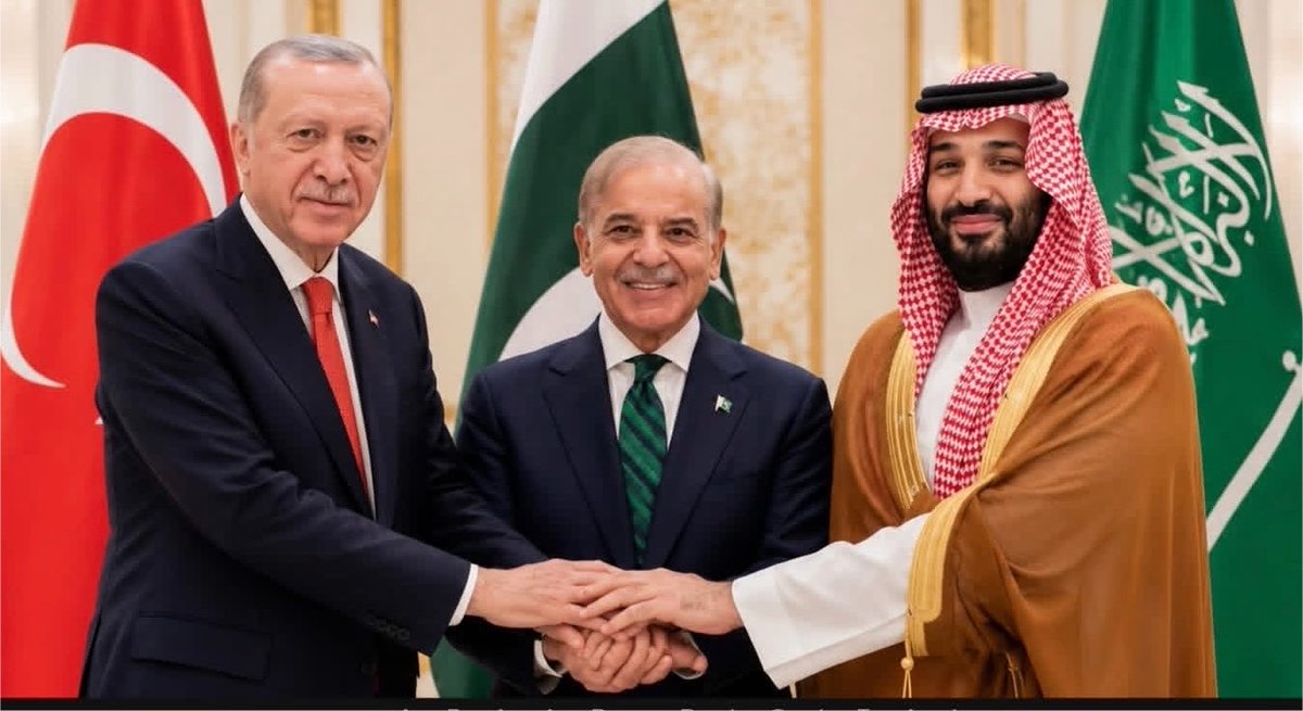 ikhtiarwali's tweet photo. یہ تصویر اور یہ منظر دیکھنے کیلئے ہمارے آباؤ اجداد نے دعائیں مانگی تھیں اور ہم نے ساری عمر اس انتظار میں گزاردی کہ ایک دن  آئیگا اور یہ منظر ہم دیکھیں۔ شکریہ وزیراعظم شکریہ فیلڈ مارشل 
@CMShehbaz https://t.co/qWWME2xSix