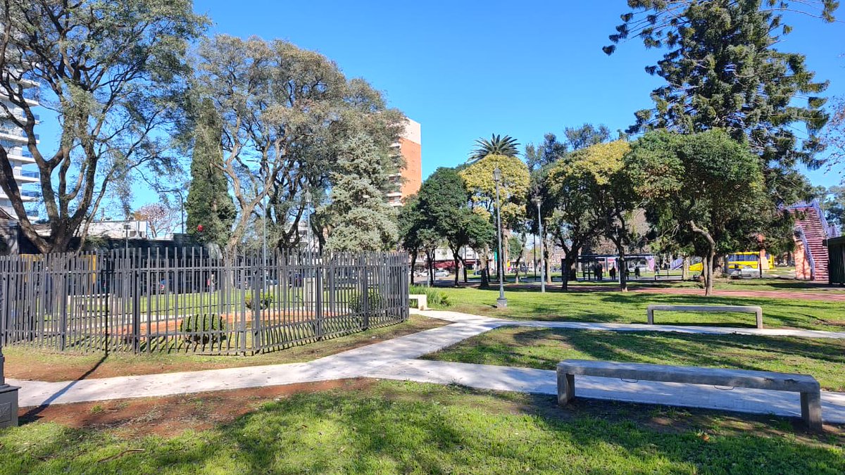 CMDNorte's tweet photo. 🌳 Mejoras en Plaza Brown 🤩

Seguimos poniendo en valor los espacios públicos del norte
👉Nuevos senderos de intertrabado rojo
👉Senderos de hormigón y nuevos desagües en la fuente
🛠️ Bacheo y reparación de las veredas perimetrales
Pequeñas obras para disfrutar nuestras plazas💪 https://t.co/LYYyLJ8okQ