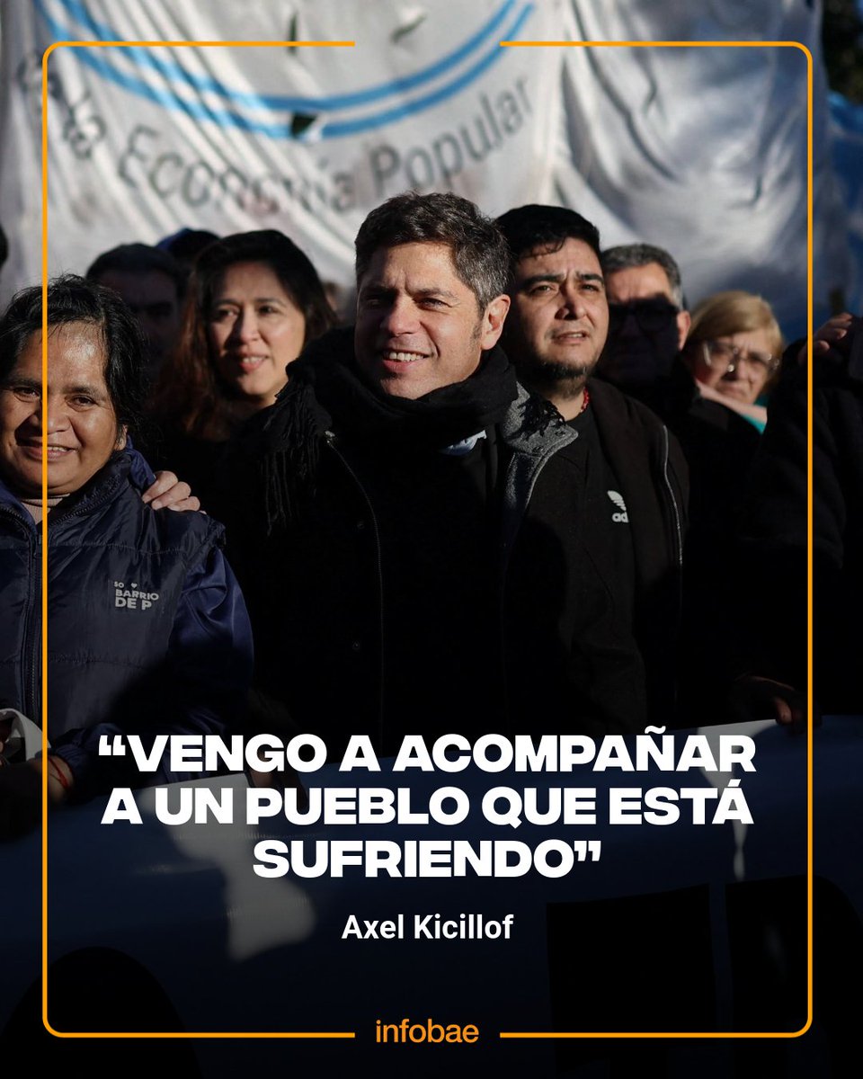 infobae's tweet photo. “Vengo a acompañar a un pueblo que está sufriendo”, dijo Axel Kicillof en Liniers https://t.co/wNItmJYgHj https://t.co/xfFDj3BDgL
