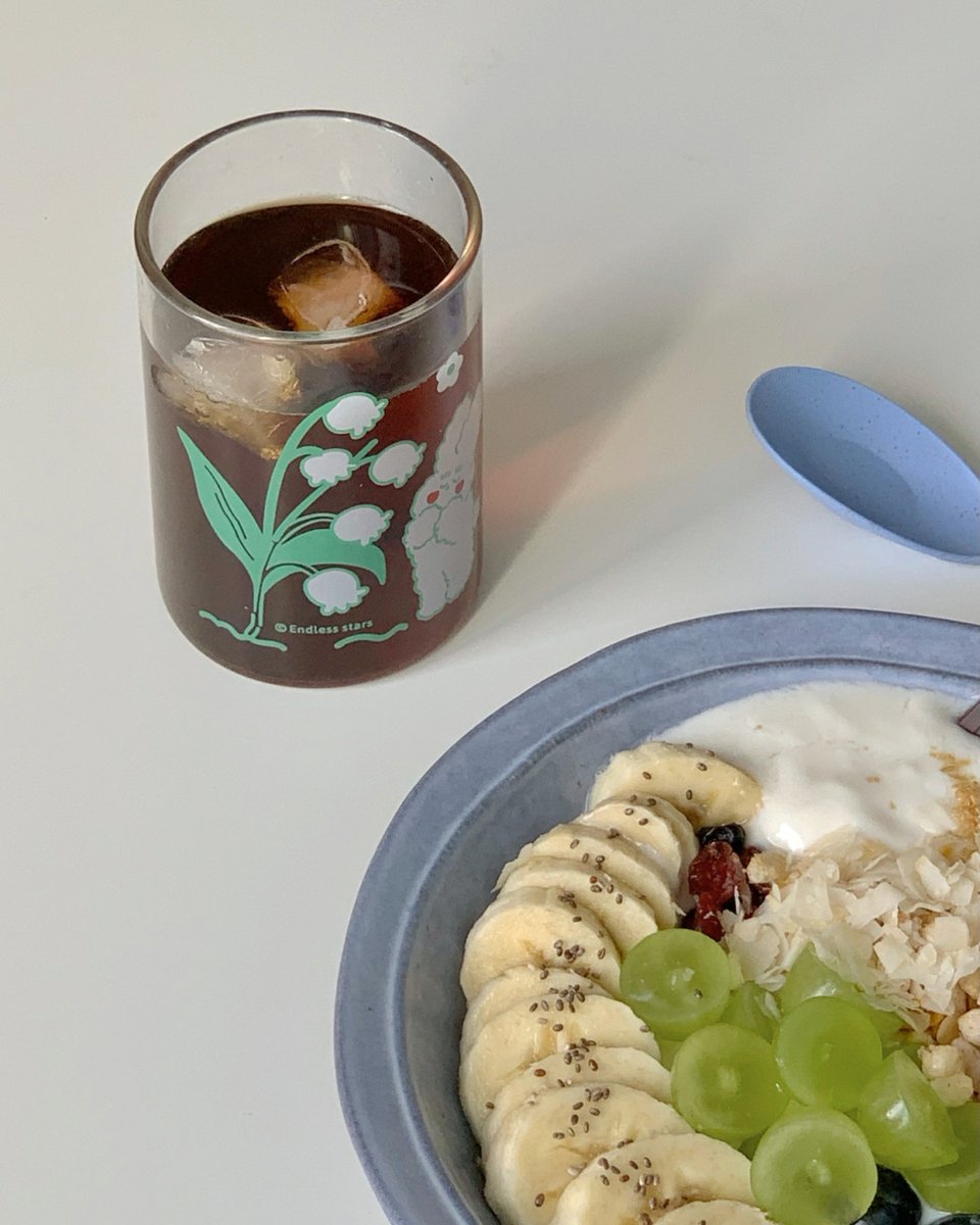 capdougie's tweet photo. My go-to weekday comfort: creamy oat porridge topped with fresh blueberries and a dash of cinnamon. Quick, warm, and full of vibe https://t.co/WkOAGFi6CS