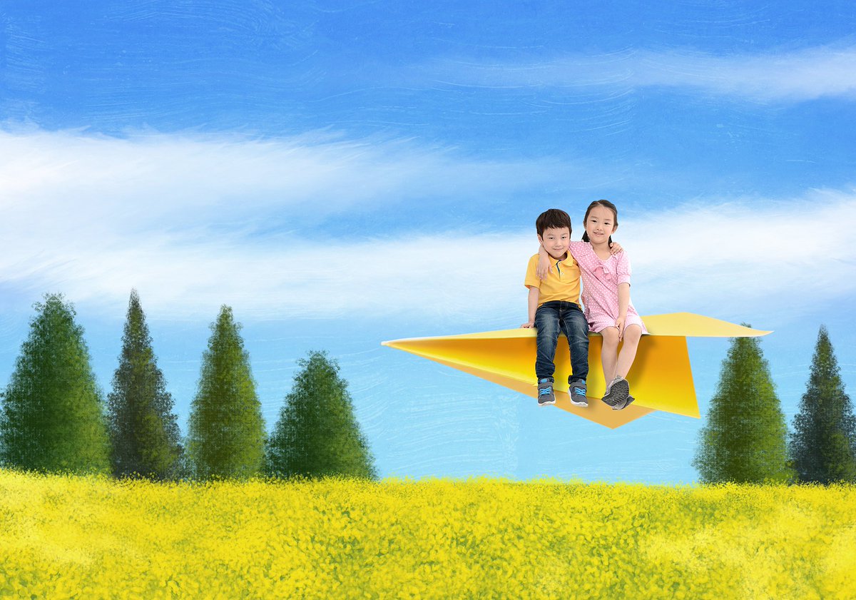 codyivory2's tweet photo. [Crafting paper airplanes with my little one—wind in hair, giggles in air! Simple moments, big joy  #ParentingWin]， https://t.co/Row1fsXPSy