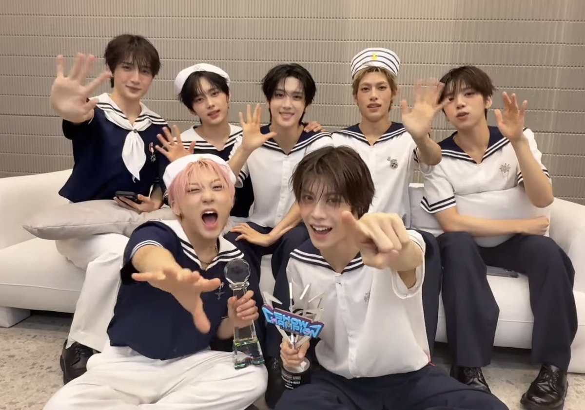whatheseop's tweet photo. 2관왕 누에라 !!! 🥹💓 https://t.co/bkJaOAPvzC
