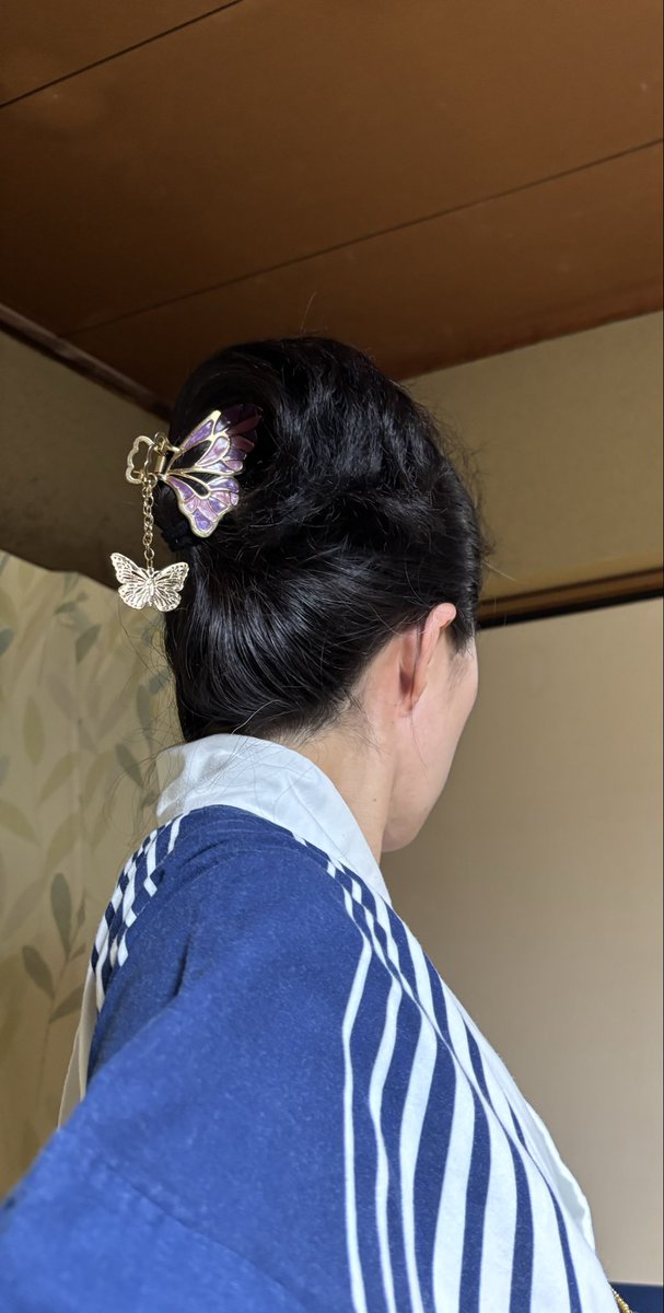 beppin728's tweet photo. 今日と明日は ✨盆おどり大会

キレイにヘアーアップできたわ〜💕

地域の踊り手として
お揃いの浴衣着て 櫓の上で
今日は ♬河内音頭♬ と ♬江州音頭♬を

今年はいろんな曲で踊りがあり
歌謡曲も盆おどりになってるし〰️😮

踊ったあとの 生ビール🍺サイコ〰️
おいし〜い💕 https://t.co/1AhDmEKVqq