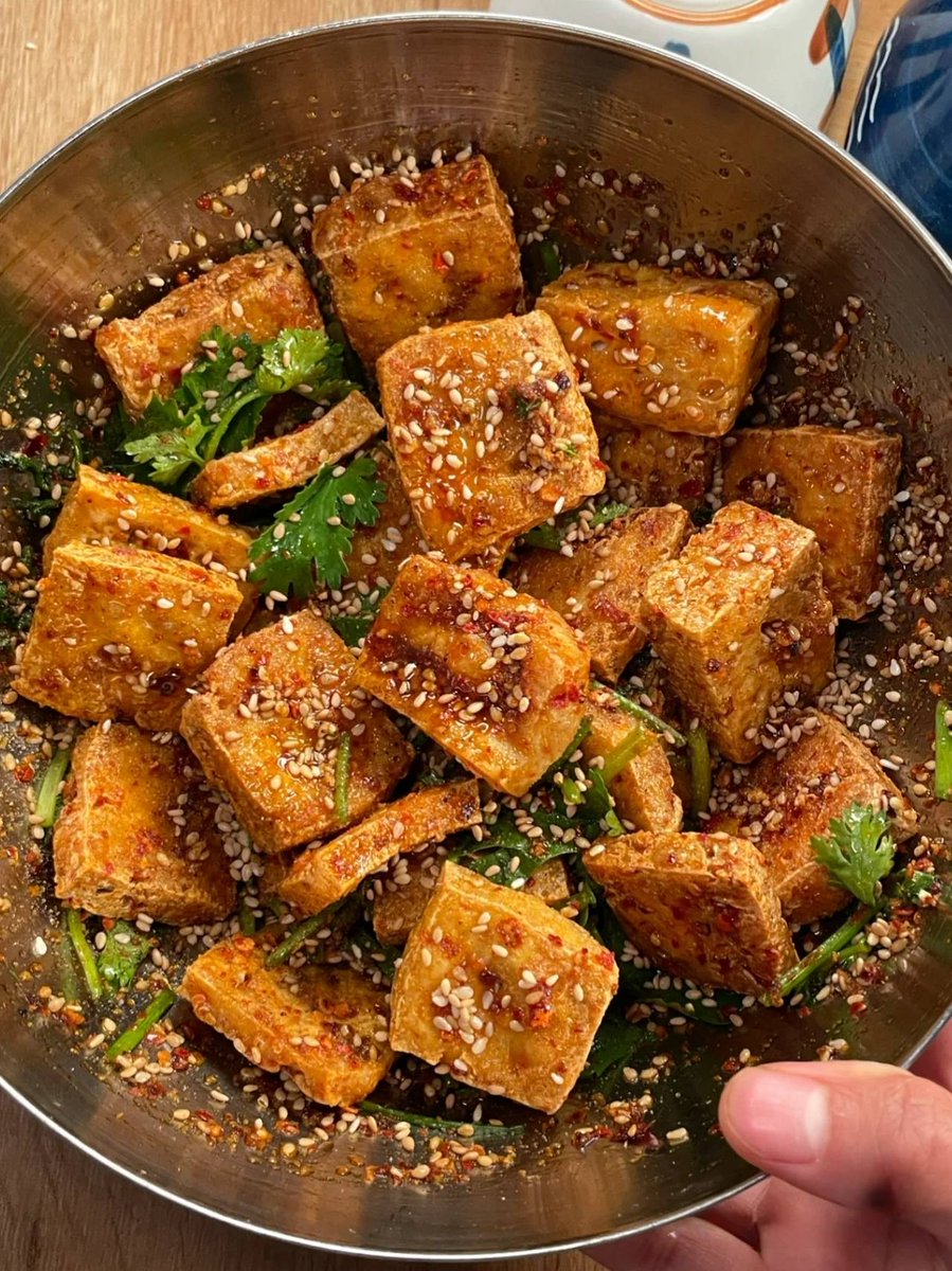 footguy60944308's tweet photo. Nothing beats the crispy hot fried tofu from the street stall! Savory, spicy, and perfectly street-side – a quick comfort bite I never skip. https://t.co/mB7HyUDgeh