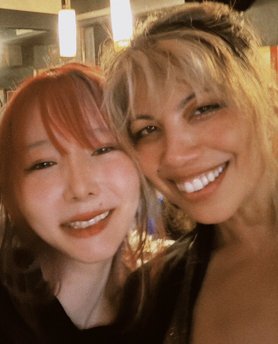 co_shu_mikun's tweet photo. LAの友人であり、ずっと好きなバンドでもあるKNOWERの@genevieveartadi の新曲、“Kick the Game Up”にボーカルとして参加しました🖤
私らしく歌えたと思う！お気に入りの曲🩷

そしてRVRNCの仲間でもあり、最初に繋げてくれた@KazSkellington もラップで参加してるので是非聴いてね🌹 https://t.co/DhpoSgxp1C