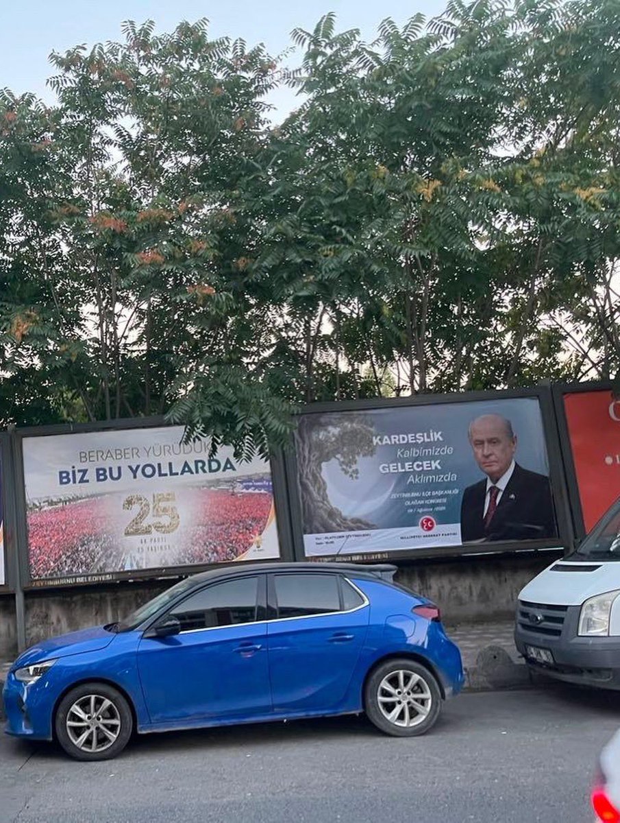 mhp_zeytinburnu's tweet photo. Zeytinburnu’muzun dört bir yanındaki billboardlarda yerimizi aldık; tüm hemşehrilerimizi ve gönüldaşlarımızı Olağan İlçe Kongremize davet ediyoruz.

Birlik ve beraberliğimizden aldığımız güçle, Zeytinburnu için ilk günkü aşkla çalışmaya devam ediyoruz. Tüm komşularımızı bu kutlu şölende aramızda görmekten onur duyarız.

Zeytinburnu ile buluşuyor, Zeytinburnulularla kucaklaşıyoruz.

📍 Tarih: 9 Ağustos Pazar
🕙 Saat: 10.00
📌 Yer: Platform Zeytinburnu

Mustafa SÖNMEZOĞLU
MHP Zeytinburnu İlçe Başkanı