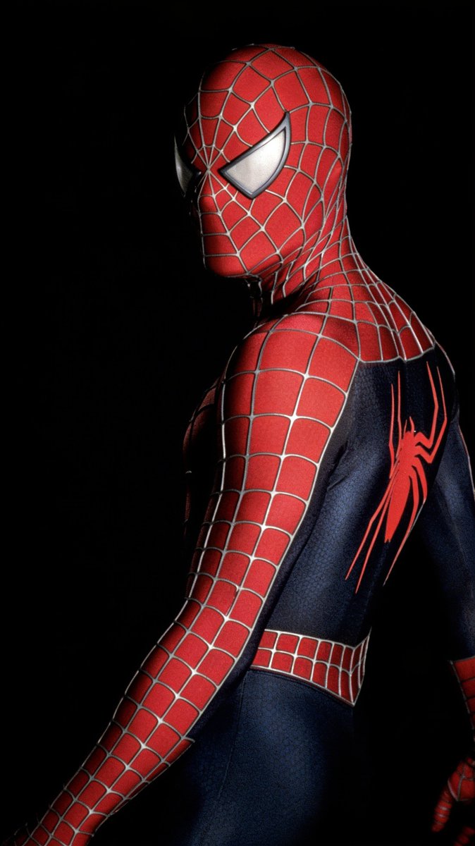 raimiuniverse's tweet photo. Tobey's Raimi suit is unmatched. https://t.co/mXmQskSw1M