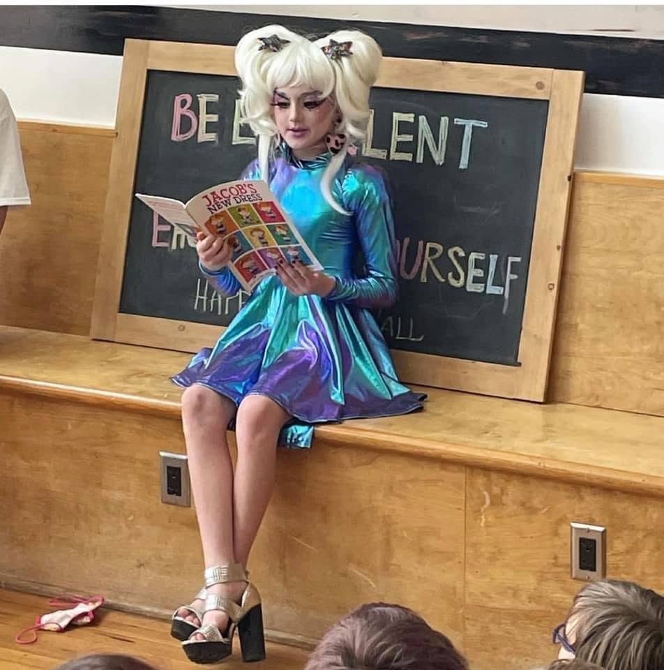 LoneStar_PAC's tweet photo. James talarico headlined a Pride event alongside an 11-year-old child drag queen named "Kween Kee Kee." 

One attendee posted video of the young boy doing the splits.

Another performance was by an adult man who goes by the raunchy name "Sedonya Face."

The event touted more than 30 kids in attendance. #TXsen