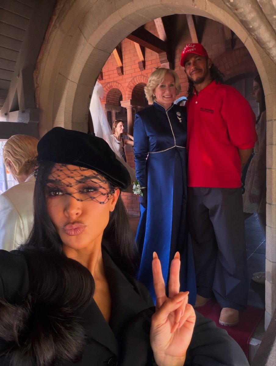 LH44NEWS's tweet photo. Lewis Hamilton com Kim Kardashian durante a summer break. ❤️ https://t.co/Meg92ZCbaf