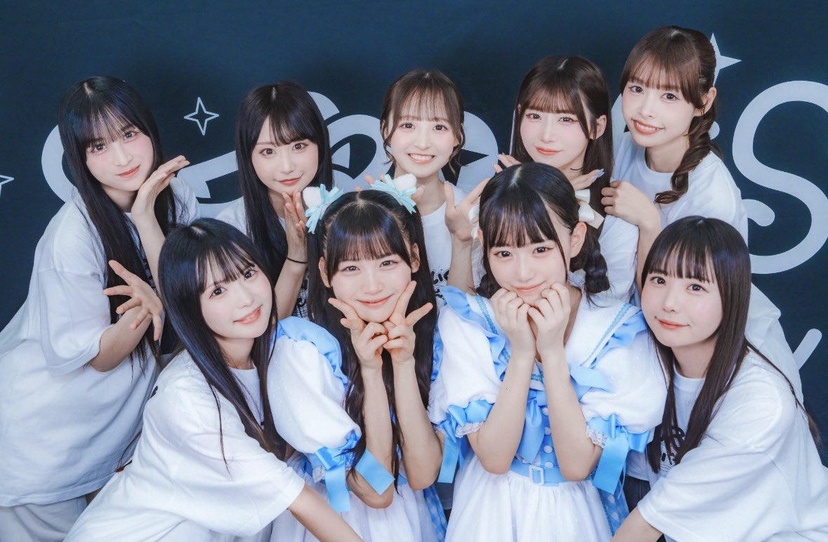 Milk_nonfic's tweet photo. 本当に涙が止まらないです。オーディションのときはじめてとうかさんを見た時、本当にキラキラしていてずっと見ていたいなと勝手に思ってしまうそんな存在でした。実ははじめて話したのんふぃく！のメンバーさんはとうかさんなんです。(名前決めが本当の始まりでした）とうかさんは本当にみんなのお母さんのような存在でオーディションのときから本当に心から優しい方だな🥺と思っていました。
オーディションの最終審査の発表が終わったあと、正直その時はすんごく不安でいっぱいだったのですが、とうかさんの優しい言葉で頑張ってよかったなと思う事ができました。
本当に私は数えきれないほど、とうかさんに救われてきました。そんなとうかさんから『みるくに救われた』と少しでも思って貰えるように、とうかさんのように明るく楽しく最後の時間まで過ごしていきたいです。
とうかさんには悔いなくのんふぃく！を卒業して欲しいのです。なので最後も絶対笑って見届けます！

『とうかさん本当にのんふぃく！を卒業してもずっと一緒です！大好きです💛』

⬇️のんふぃく！になってはじめて撮った思い出の写真です！