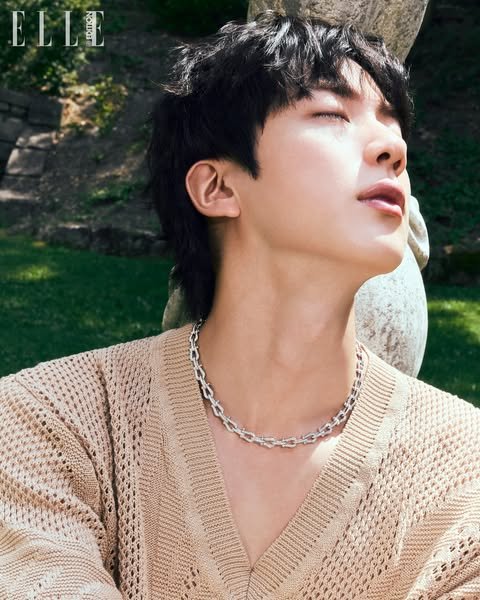 DANIELKATM's tweet photo. #JinxFREDJewerly #JinxELLEKorea 
@ELLE_KOREA 
Jin pojawia się na okładce wydania „D Edition” magazynu ELLE KOREA we współpracy z marką FRED. https://t.co/2FtVS0gnou