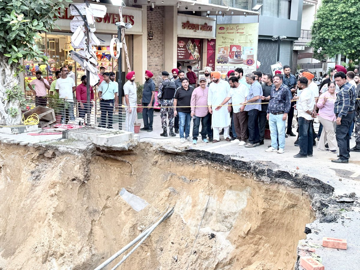 RavneetBittu's tweet photo. Visited Kitchlu Nagar in Ludhiana today and witnessed a new 'wonder' of the local administration's failure. This massive and deep crater, formed in the road due to heavy rains, is a direct testament to a hollow system and substandard work. This blatant disregard for public safety and human lives will not be tolerated.