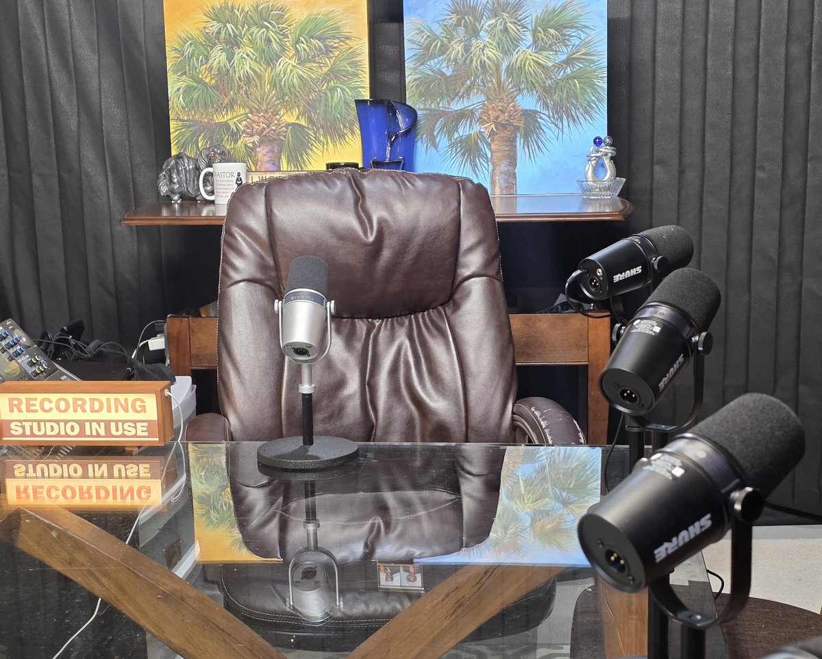 ministermedlock's tweet photo. Exciting News! 

2 invites to Medlock's Meaningful Minutes podcast soft launch sent to Dan Ciesielski &amp; Dr. Charity Davidson to record "The HR Episode."  

Medlock's Meaningful Minutes is the podcast where Christianity &amp; competence shake hands. 
Stay tuned!
#MeaningfulMinutes https://t.co/8zDp1Vnodz