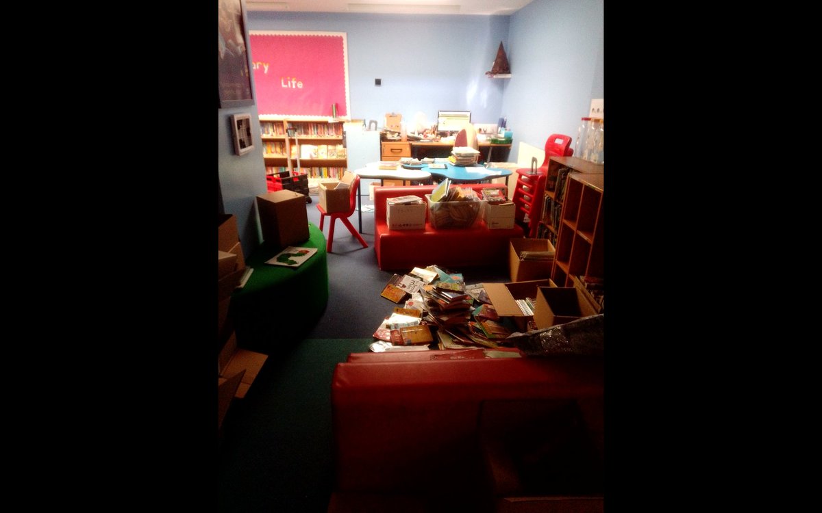 HelenByles's tweet photo. Been busy in the library
From this mess .... To all neat and tidy https://t.co/5SQYykqLEk