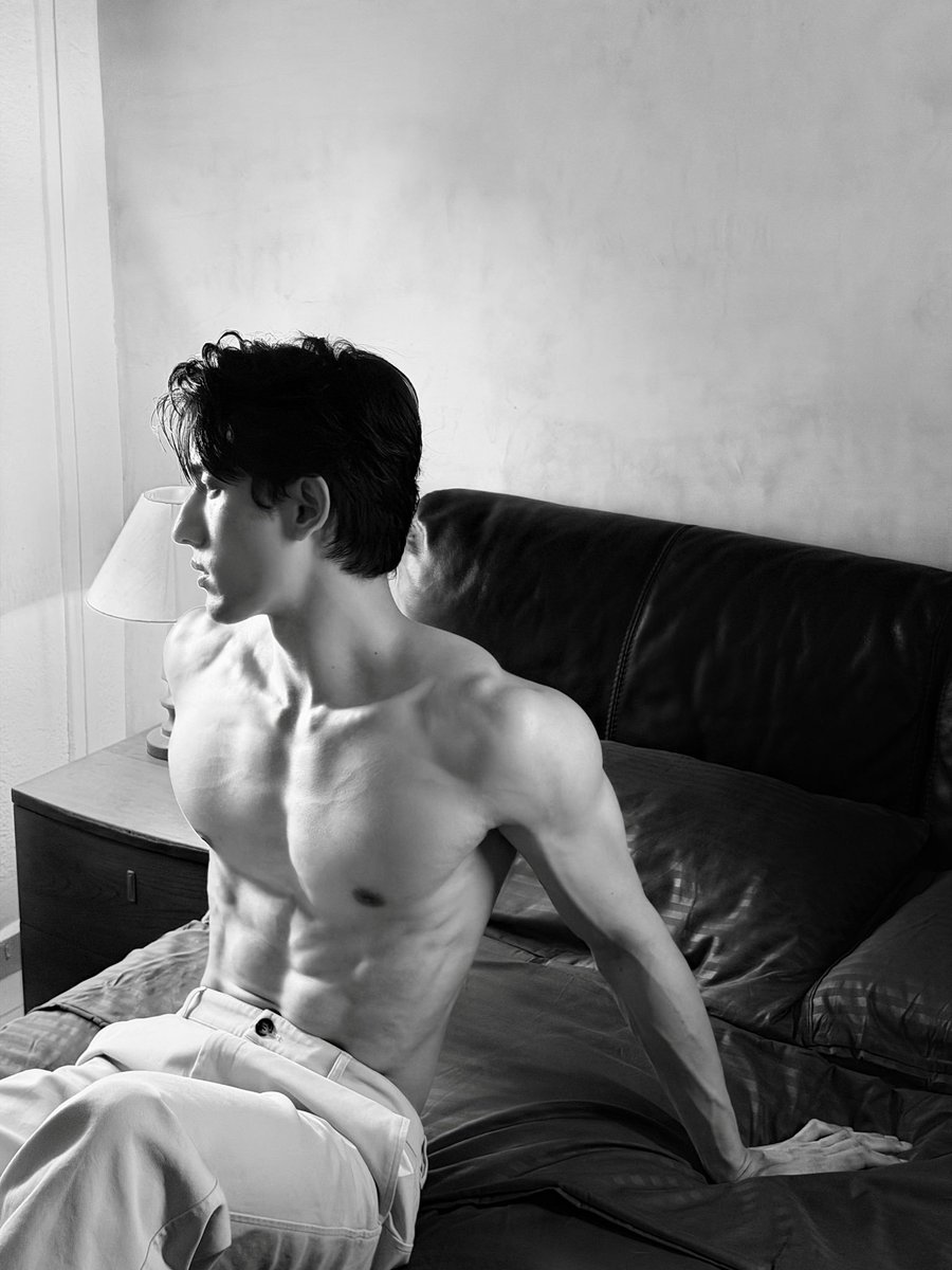 aydzens's tweet photo. @Eliolst_ Mau kanan atau yang kiri sayang? https://t.co/tUZfRhdVyz