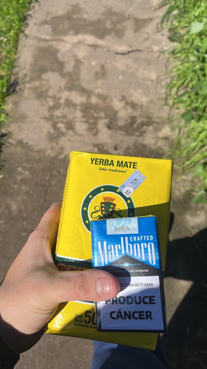 LucaasBarrdier's tweet photo. es increible como ayer aposte y gane lo necesario para una yerba y un paquete de cigarrillos, me volvi mi viejo lastimosamente https://t.co/u7R1z9HS2Q