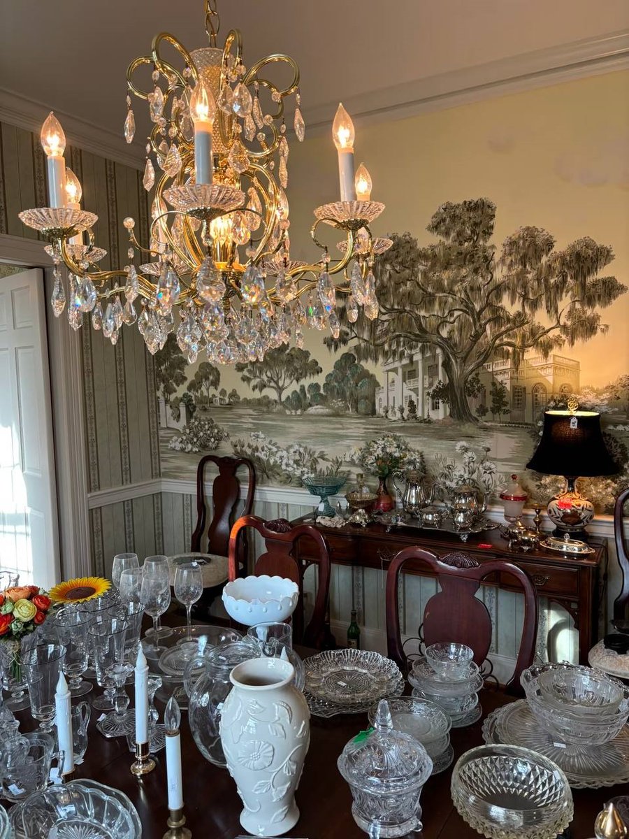 Fresh_pizzaX's tweet photo. Every cherished piece owned by old-money families carries a story and a life of its own.
True taste is not only about having a conversation with history, but also about connecting with one’s inner self https://t.co/c5d0RAf4VD