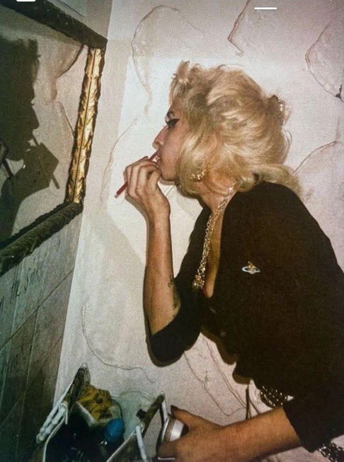 bauvkin's tweet photo. Amy Winehouse wearing Vivienne Westwood https://t.co/cyZJHTGINe