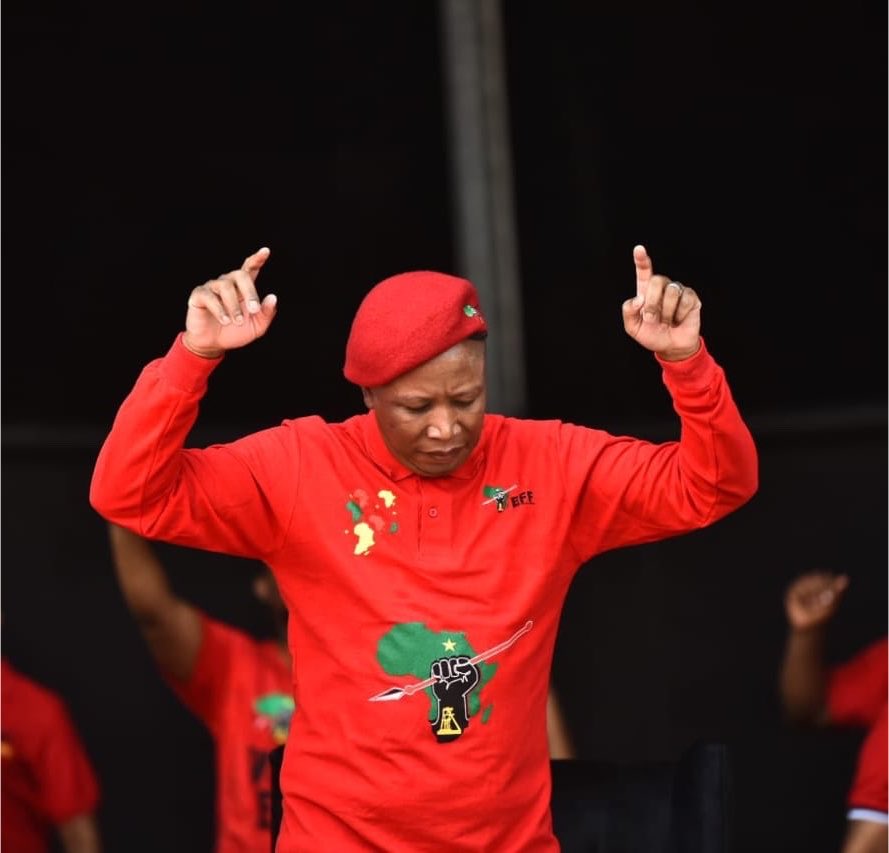AdvoBarryRoux's tweet photo. Julius Malema was right about MacG! How can you say Politics is dying even the price of a loaf of bread is shaped & informed by Politics? Petrol was expensive because of global politics. Politics influences the economy, taxes, interest rates, eletricity costs, ultimately the cost of living. Therefore to say the Youth should not participate in politics, you are delibarately paralysing the future of this country.