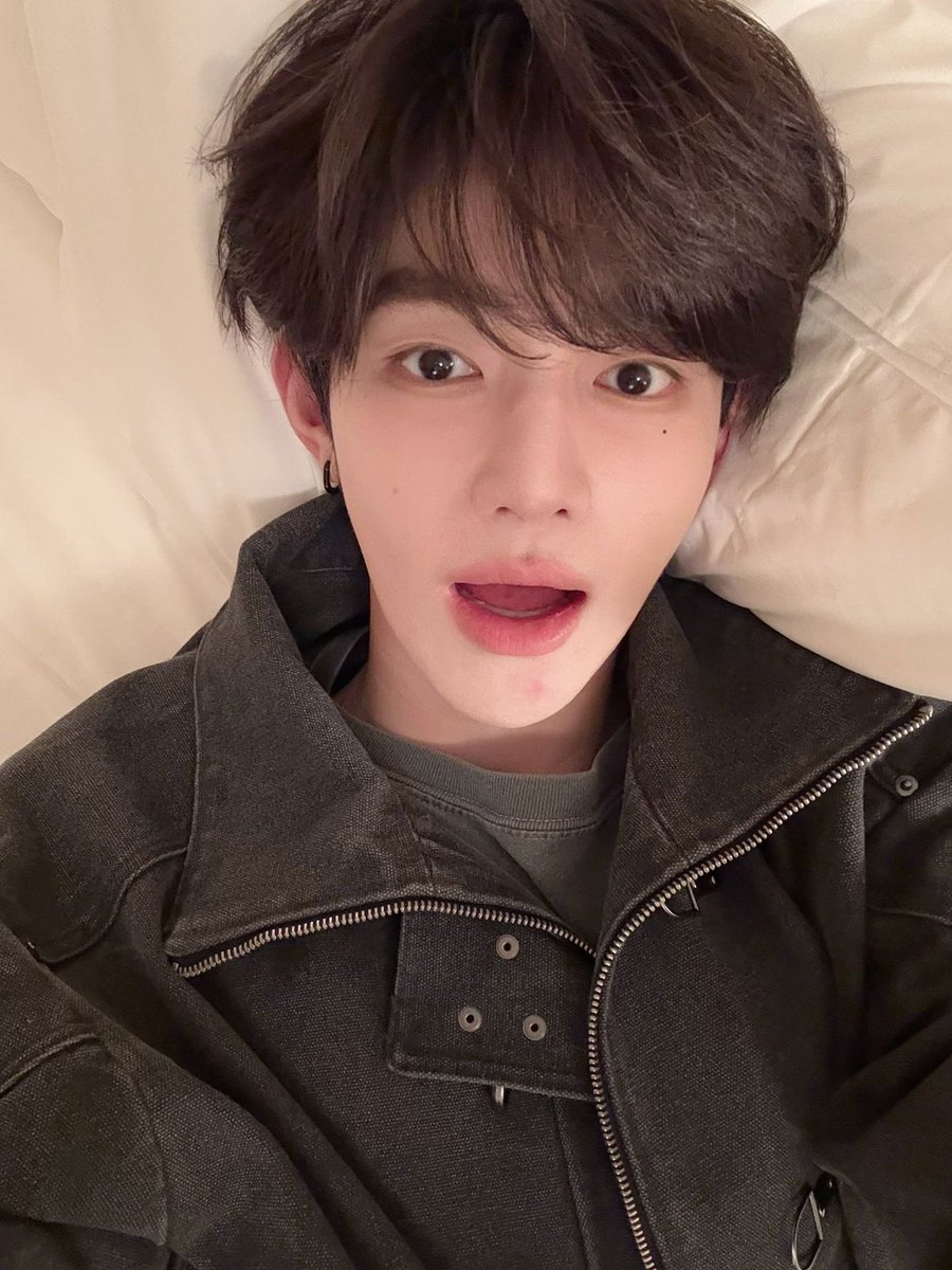 fairyjjanghao's tweet photo. i srsly love it when he does this :D face😭 so cute https://t.co/c4fvgXc12X