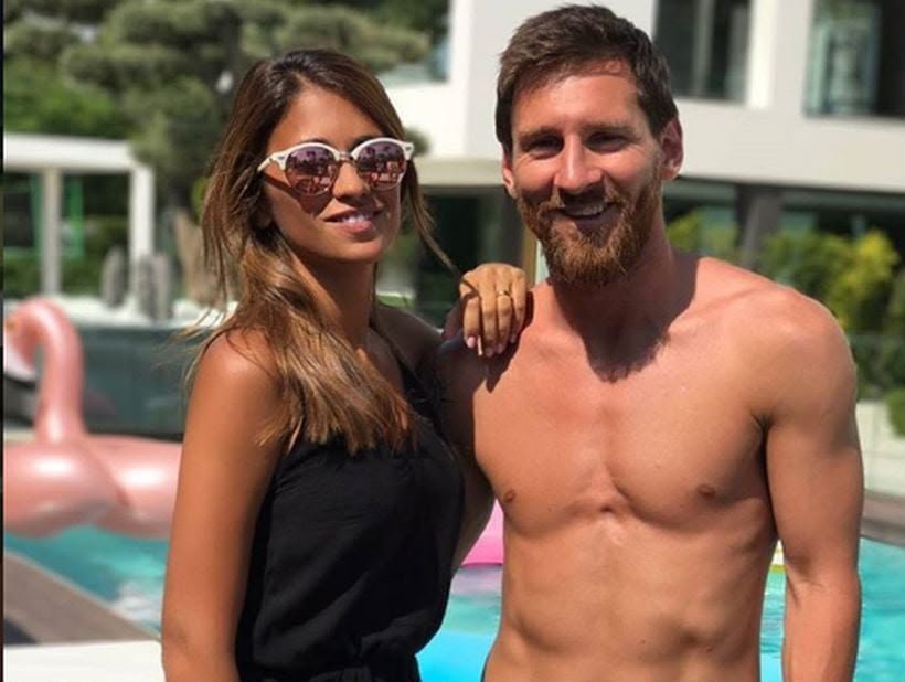 Cfcflea's tweet photo. Lionel Messi’s love story

2006 - 🇦🇷 Macarena Lemos
2007 - 🇦🇷 Macarena Lemos
2008 - 🇦🇷 Luciana Salazar
2009 - 🇦🇷 Luciana Salazar
2010 - 🇦🇷  Andrea Rincón
2011 - 🇦🇷 Antonela Roc.…. love https://t.co/zeMaYXbRce