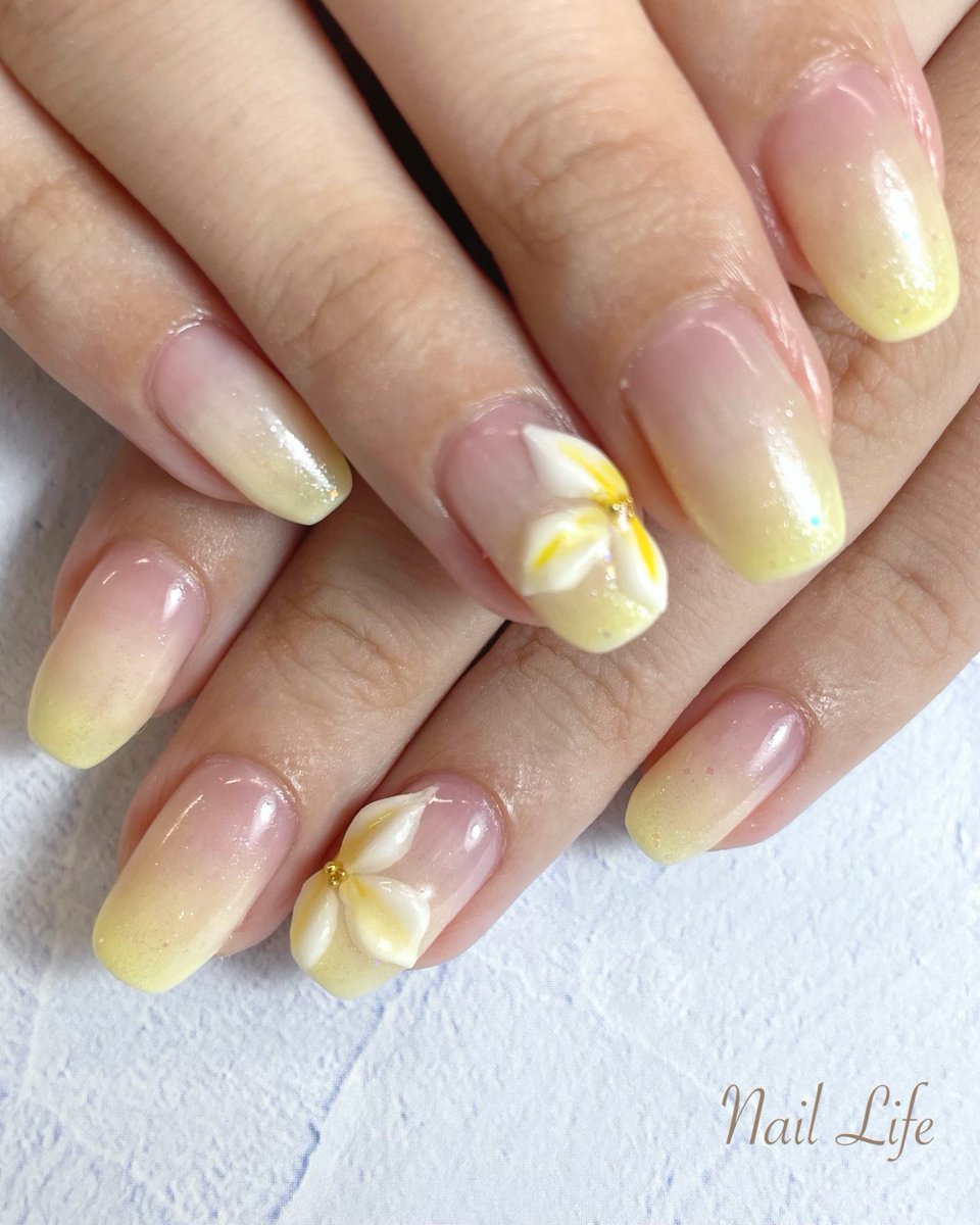 NailLife1's tweet photo. 2026年夏のトレンドネイル(о´∀`о)。
3Dプルメリアネイル♪

#夏ネイルデザイン2026 #プルメリアネイル #フラワーネイルデザイン 
#ハンド #夏 #フラワーネイル #3d #8月ネイル #イエロー...

詳細はこちら↓（ネイルブック）
https://t.co/b1mIg5Q3v5 https://t.co/gUdqZxyqEY