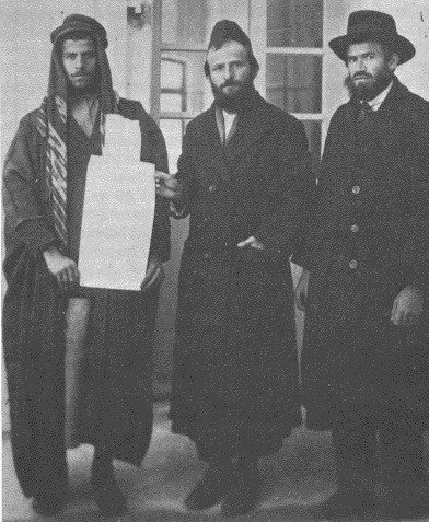 RealZoya1's tweet photo. 1922 - ARABS ATTACHED TO JEWISH MONEY

Palestinian Arab selling his swamp land to Palestinian Jews.