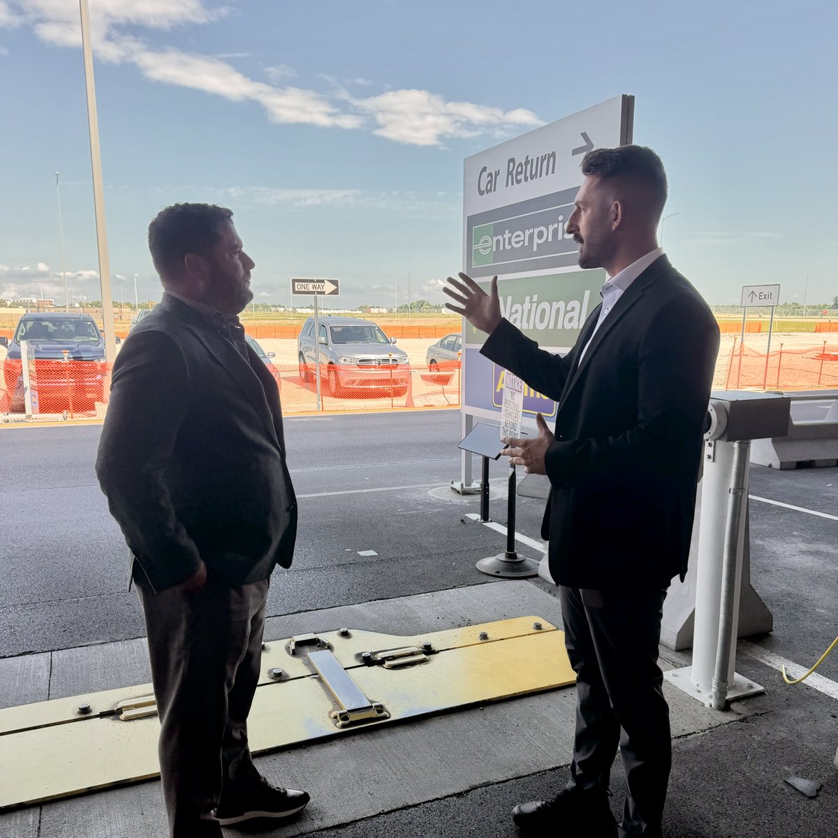 SenRobinsonPA's tweet photo. I had the pleasure of touring the state-of-the-art Enterprise Mobilitiy’s facility at the @PITairport to learn about Enterprise Mobility’s impact on Southwest PA. https://t.co/S2ty3YZ5Vr