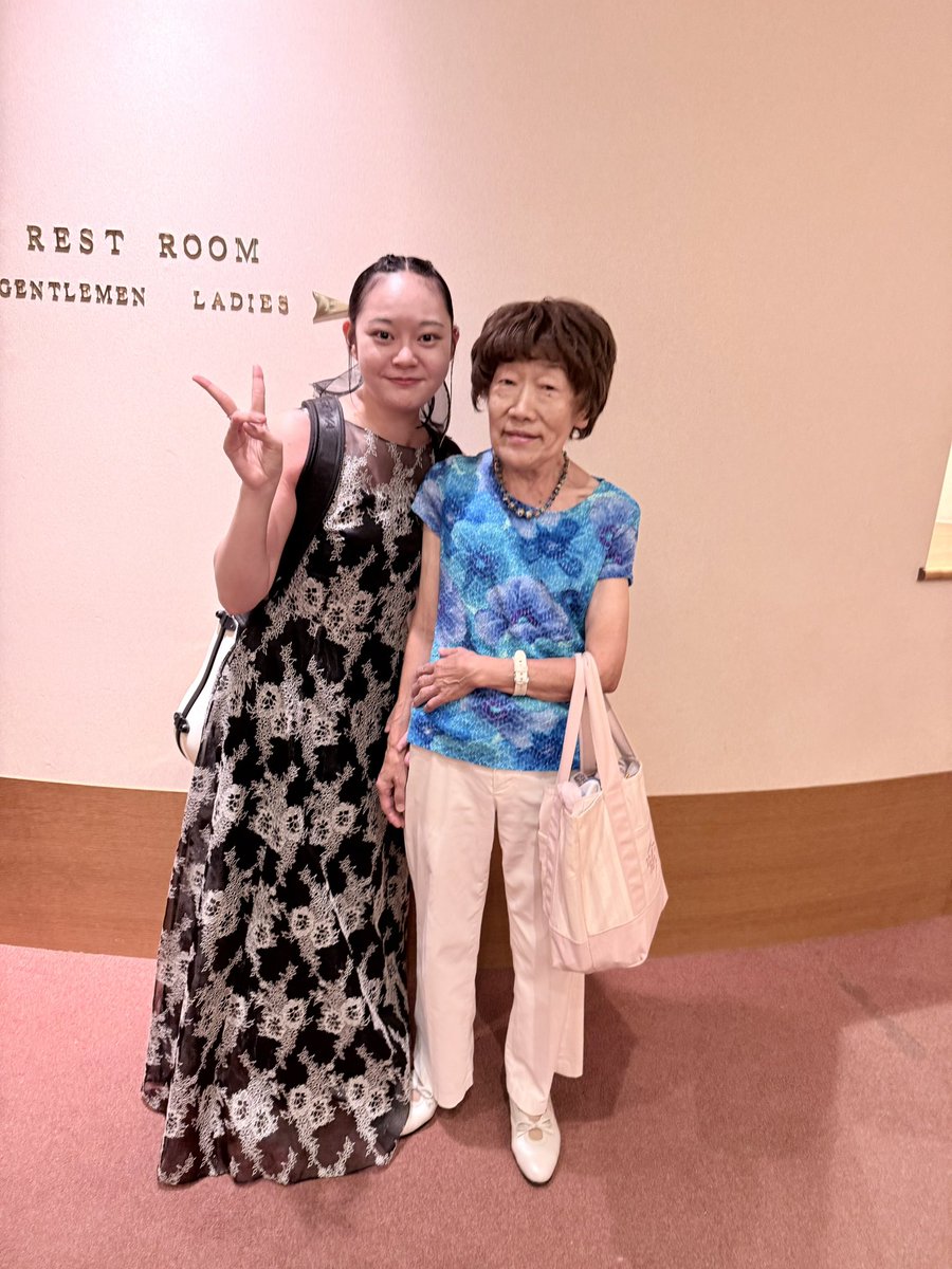 honokasugitani's tweet photo. 2026年8月7日(金)は毎年恒例！！秋篠音楽堂で演奏させていただきました！！
⁡
伴奏はいつも支えて下さる硲先生、恩師の悠子先生にも来ていただけて幸せ😻💞
何年経ってもこうして地元に帰ってくると演奏の機会をいただけることに感謝して、これからも音楽を大切に頑張ります❤️‍🔥 https://t.co/oZ8gVe8YGx