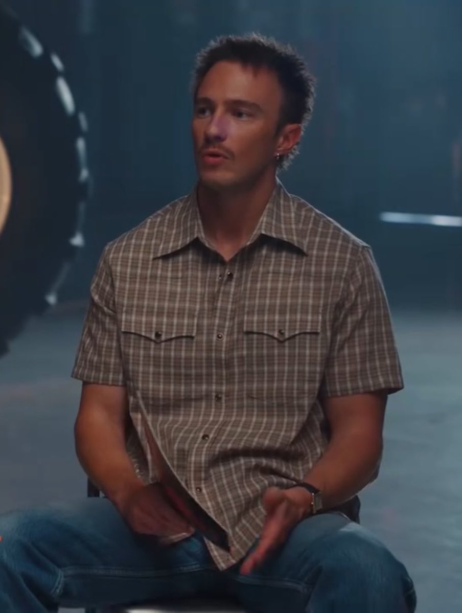 umathurmanurass's tweet photo. THAT SHIRT, HIS HAIR, THE MUSTACHE, MANSPREADING. I CRAVE HIM SO BAD https://t.co/NYgTOngPTu