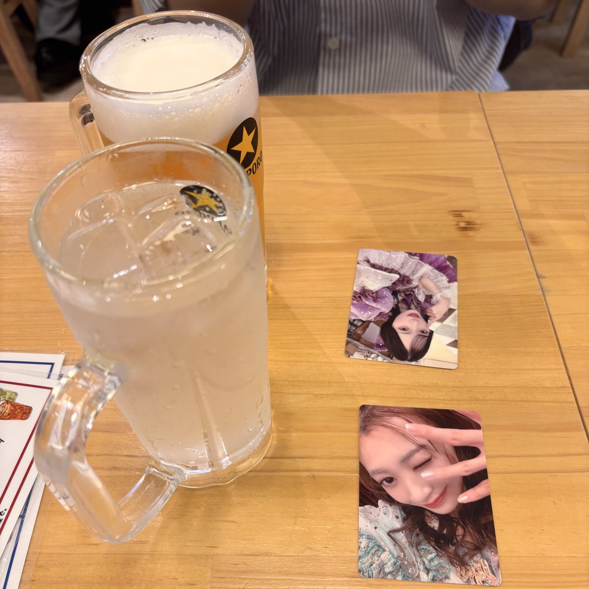 CUTIE_1125's tweet photo. グッズ交換からの🍺 https://t.co/JsDBF4mAKw