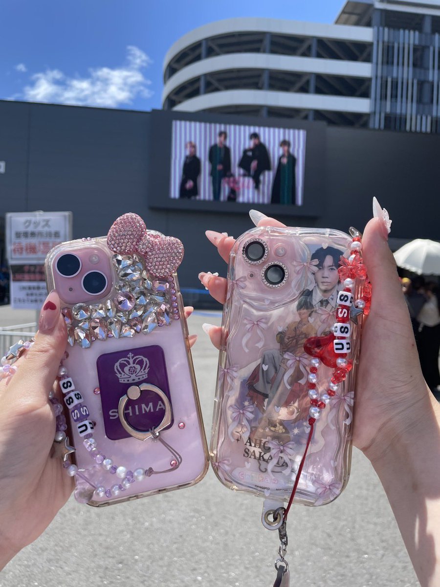 488hellomyfrien's tweet photo. 連番とスマホ同じだった🎶
色と機種と付けてるものまで同じだし髪型も長さも同じで嬉👉👈🫶🏼 https://t.co/0jDiPPqvm1