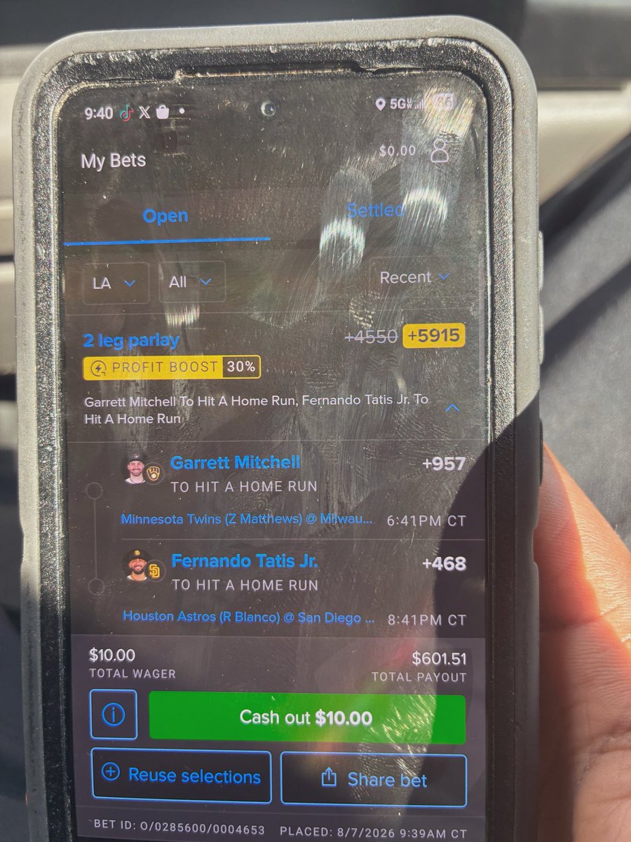 EVFrenzy's tweet photo. trapping off the work phone 📲 https://t.co/MP5o9swMNV