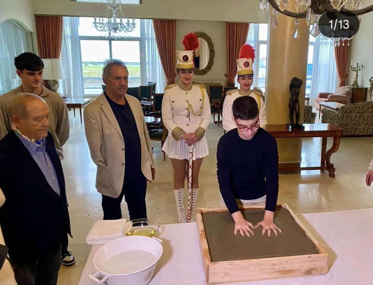 sonlasnueve_'s tweet photo. Pasó David Lynch y dijo que era un montón https://t.co/1toTtaE5Vk