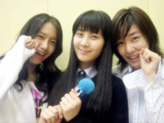 snsdsarchive's tweet photo. yoona, seohyun and tiffany at fm inkigayo radio (2007) https://t.co/G5YKEUmCm5