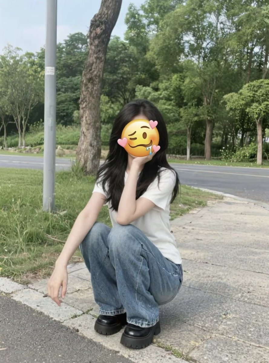 18cicoct's tweet photo. 准备随地喷尿的骚逼亲妈李凌薇～ https://t.co/tL9LpFlf9m