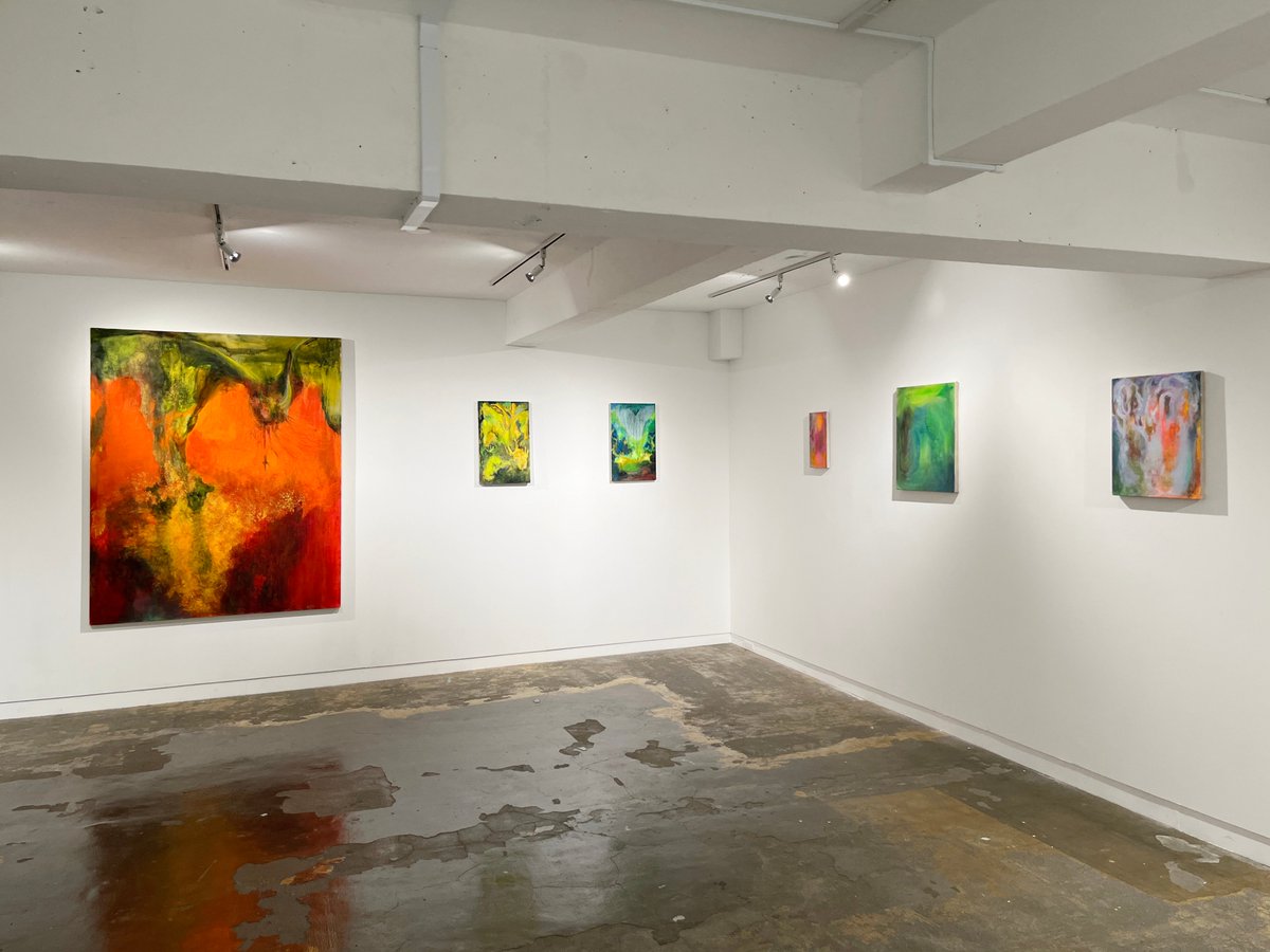 hamuzou's tweet photo. 石山未来個展「I Guess Everything Reminds You of Something」を板橋のCOPYCENTER GALLERYで見た。信仰や儀式、人間の根源的な感情をテーマとした、エネルギッシュな絵画作品群。東京藝術大学大学院油画第六研究室出身の新進気鋭の作家。シェル美術賞2019角奈緒子審査員賞受賞者。8/8まで。 https://t.co/8rwIEJrzvl