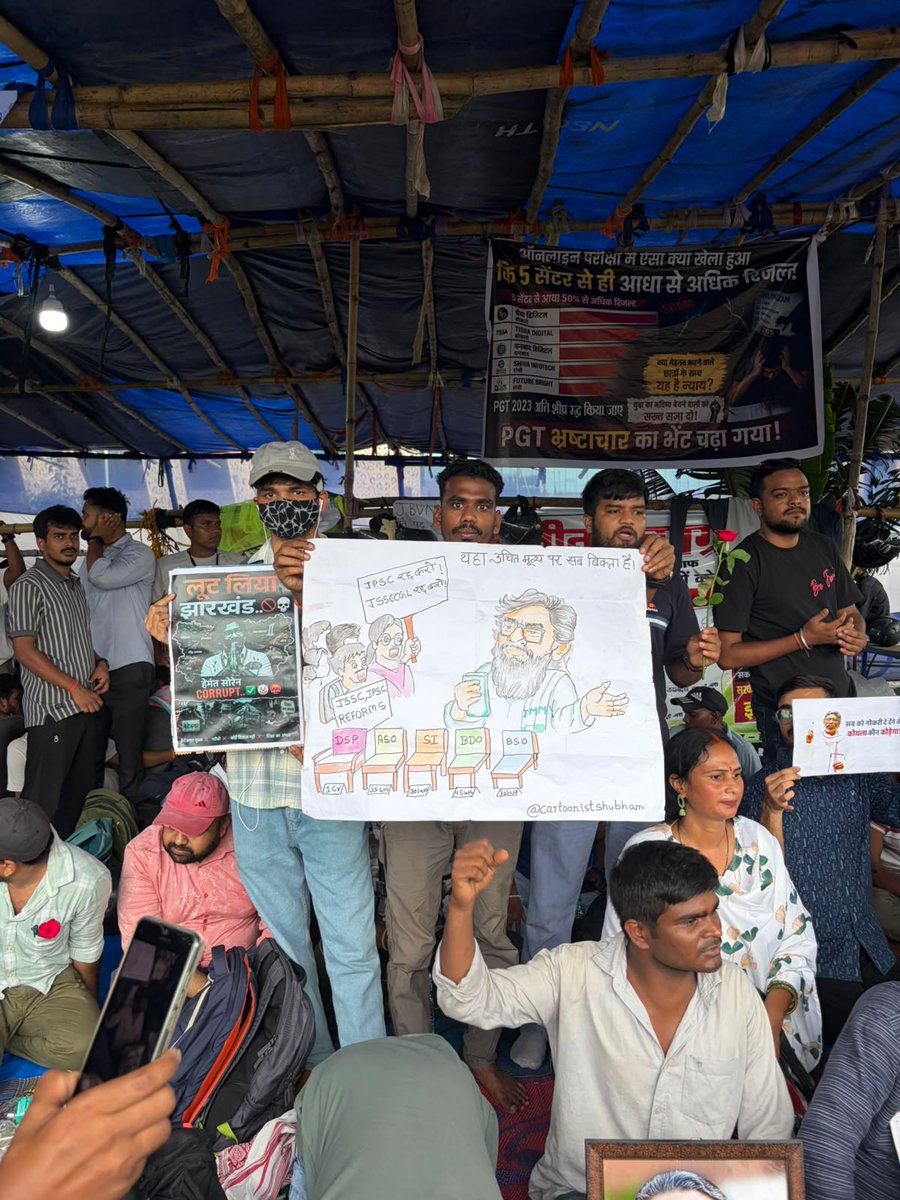 YTKDIndia's tweet photo. Behind every face is a story.

Years of preparation. Countless sacrifices.

This isn't just a protest.

It's the frustration of an entire generation in Jharkhand that feels the system has failed them. https://t.co/X45WSROotR