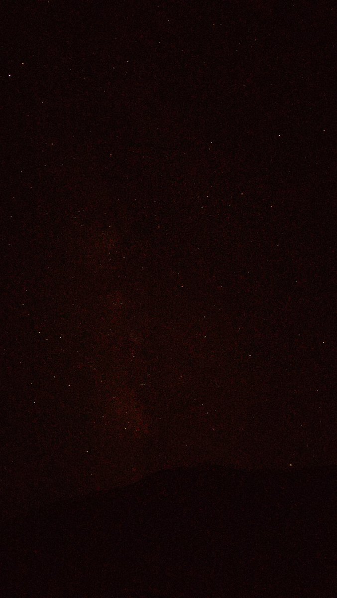 Fish32144542's tweet photo. 肉眼だと文字通り満天の星空で人生で一番多く見れたかも
カメラの性能ではこれが限界 https://t.co/EPRqydliHH