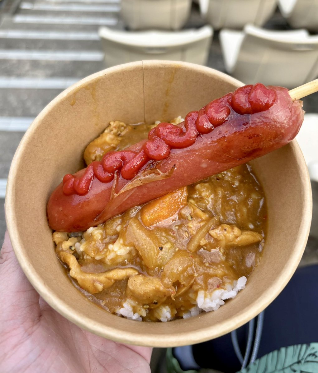 koguma_curry02's tweet photo. 8/8(土)9(日)はMash UP！🧸🍛

久しぶりに #こぐまカリーカレー
あります ヘ(^^ヘ)(ノ^^)ノ

米・肉・チーズの原価高騰がヒドイ｡｡｡
高め設定ですみません｡｡｡
しかし選べるプランなので
お財布と相談しながら選んでください｡｡｡

ちなみにノーマルカレー(1000円)だけでも
ちゃんとおいしいと思うし！
フランクは皿からハミ出るデカさです！
ガブっと食べちぎってください！
チーズましましもおすすめ〜🍛
全部のせはお得なんで
おなかいっぱいなるし1番いいかもです🍛

タイテのおすすめはですね、
アイドルは全部おすすめでーす
ヘ(^^ヘ)(ノ^^)ノ

まずは土曜昼の部から！
怒涛の🔥楽曲派タイテ🔥Death‼︎
存分に踊ってください♡
ヘ(^^ヘ)(ノ^^)ノ

#マッシュアップ
#こぐまカリー
#こぐまカリーカレー